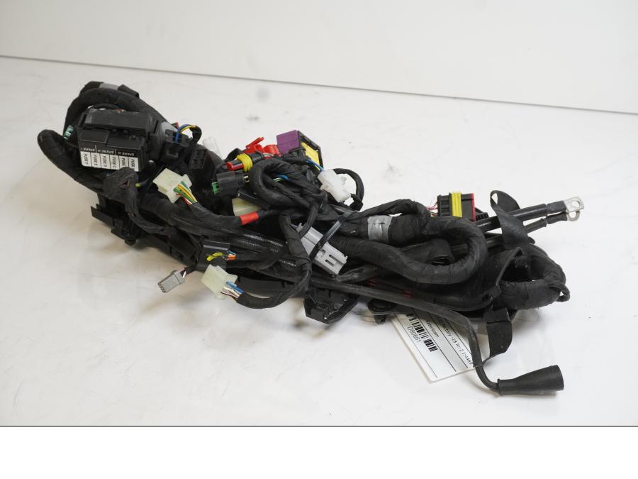 Framsidan på Kabelstam från en Aprilia Tuono V4R -2018 motorcykel.