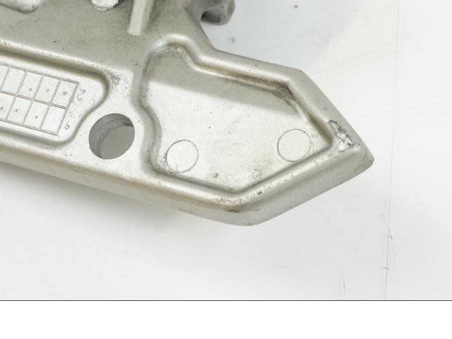 Extrabild1 på Fotpinnefäste från en Kawasaki ZZR 1100 -1994 motorcykel.