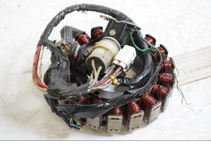 Framsidan på Generator från en Yamaha YFM 350 R -2006 ATV.