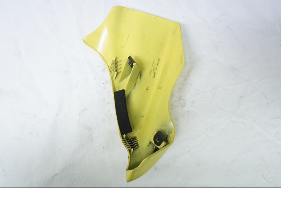 Snett uppifrån på Strålkastarkåpa från en Kawasaki ER-6N -2006 motorcykel.