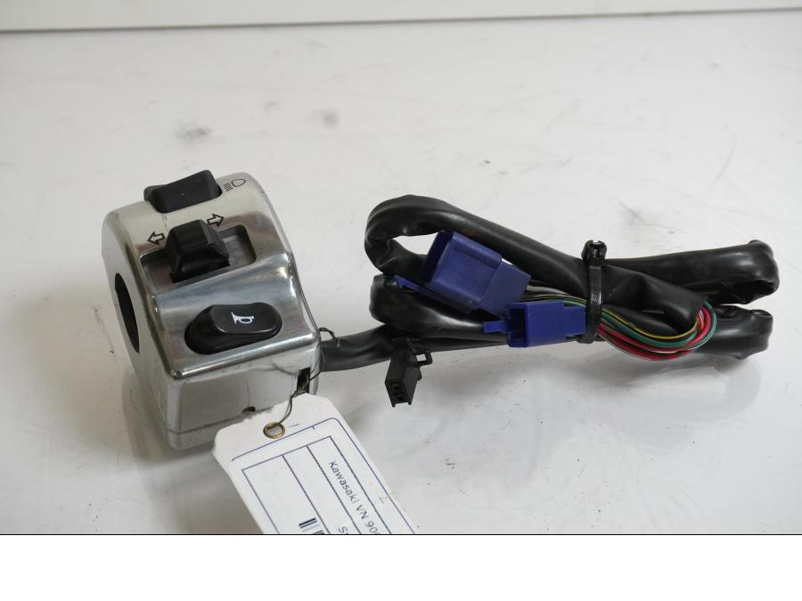 Framsidan på Styrelreglage från en Kawasaki VN 900 -2008 motorcykel.