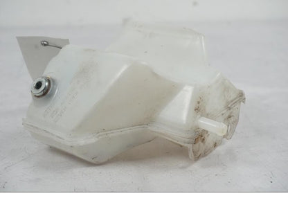 Baksidan på Vattenexpansionskärl från en MV Agusta Dragster -2014 motorcykel.