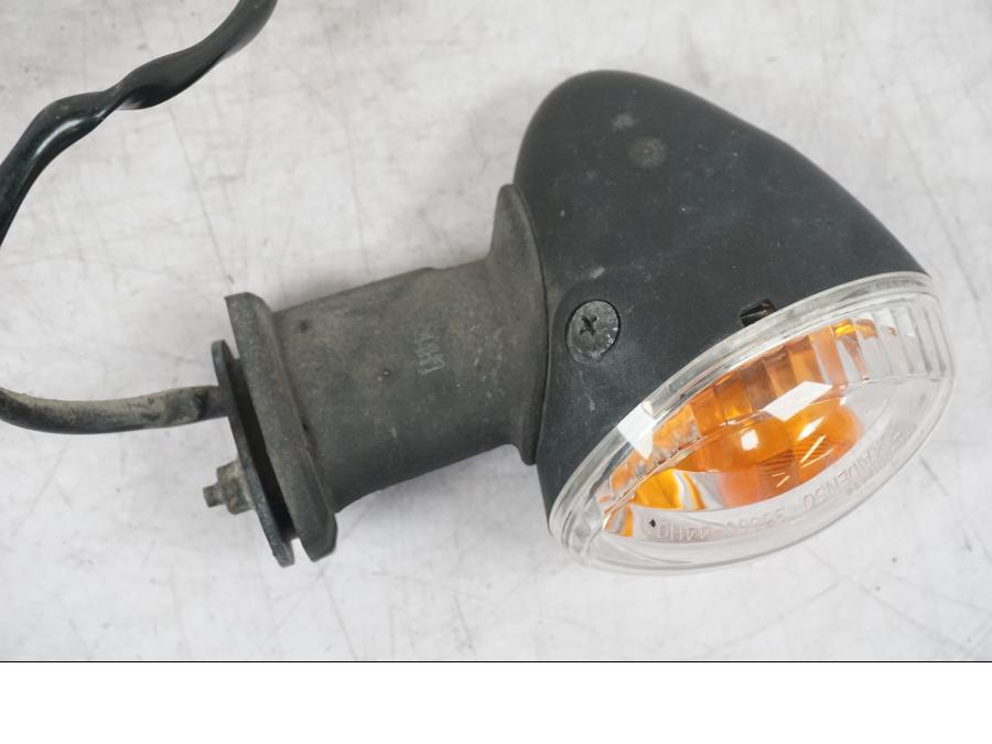 Snett uppifrån på Blinkers från en Suzuki GSF 1250 -2010 motorcykel.