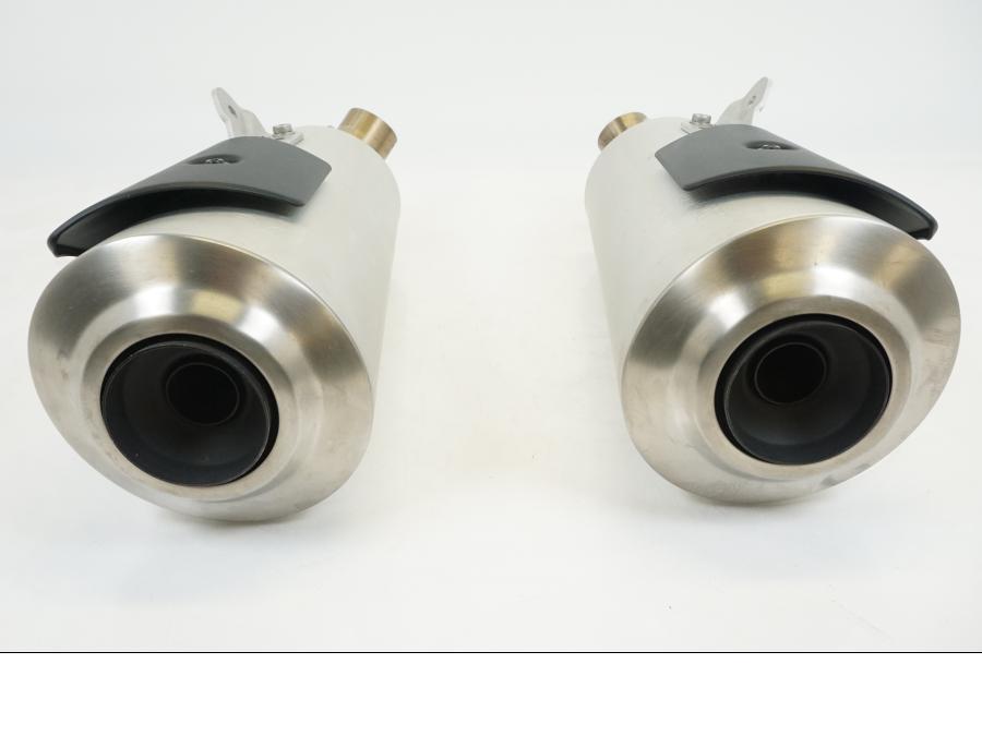 Höger sida på Ljuddämpare från en Ducati Monster 796 -2013 motorcykel.