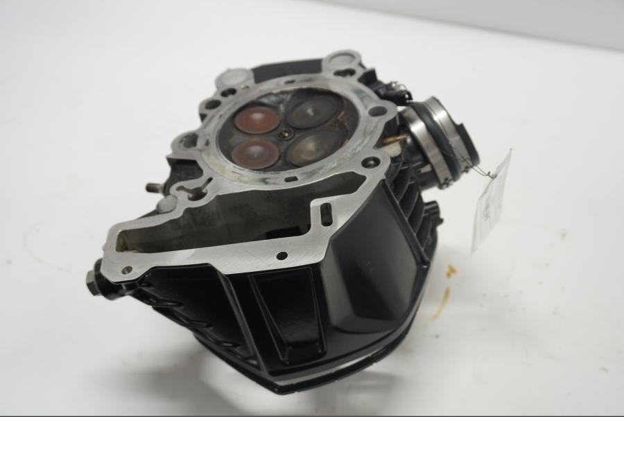 Snett nerifrån på Topplock från en BMW R 1250 GS -2019 motorcykel.