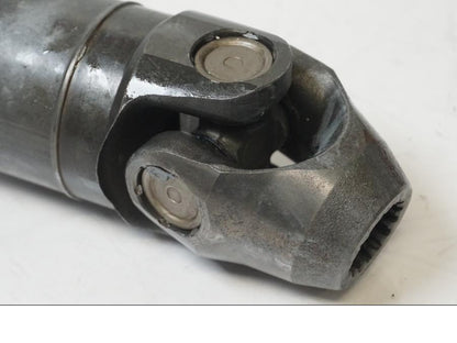 Baksidan på Kardanaxel från en BMW R 1100 RT -2000 motorcykel.