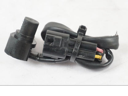 Vänster sida på Hastighetsgivare från en Kawasaki ZX-6R -2011 motorcykel.