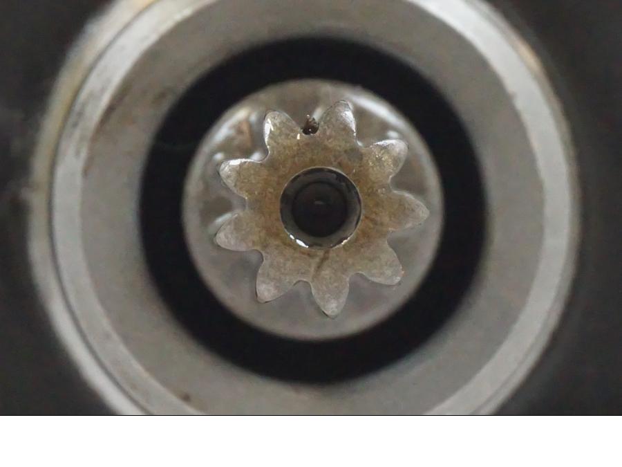 Höger sida på Startmotor från en Yamaha MT-07 -2019 motorcykel.