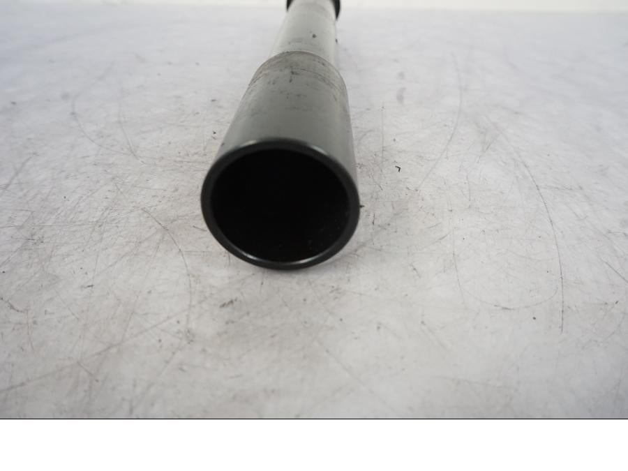 Snett uppifrån på Axel från en KTM 990 Super Duke -2006 motorcykel.