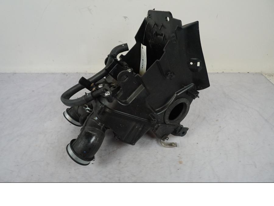 Vänster sida på Luftburk från en Triumph Bonneville T120 -2021 motorcykel.