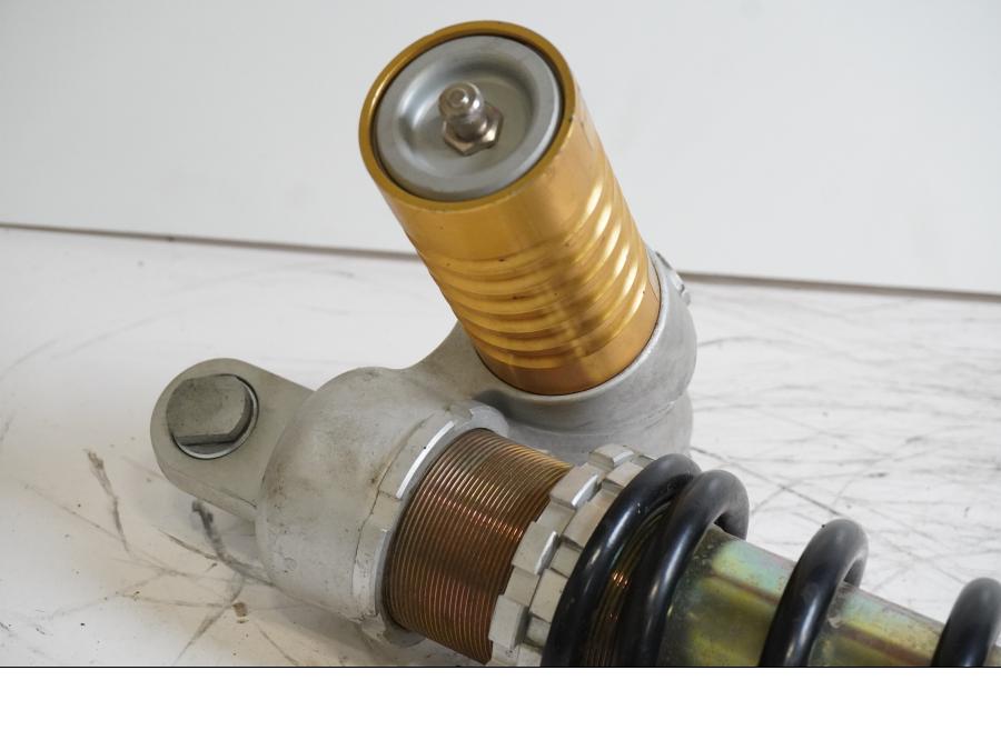 Baksidan på Stötdämpare från en Aprilia SXV 550 -2008 motorcykel.