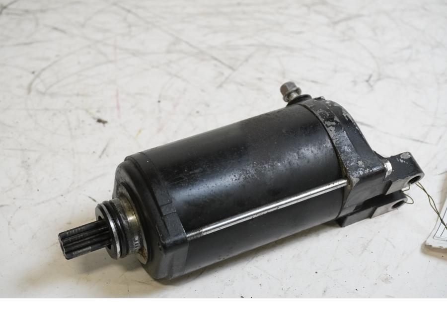 Framsidan på Startmotor från en BMW F 800 R -2010 motorcykel.