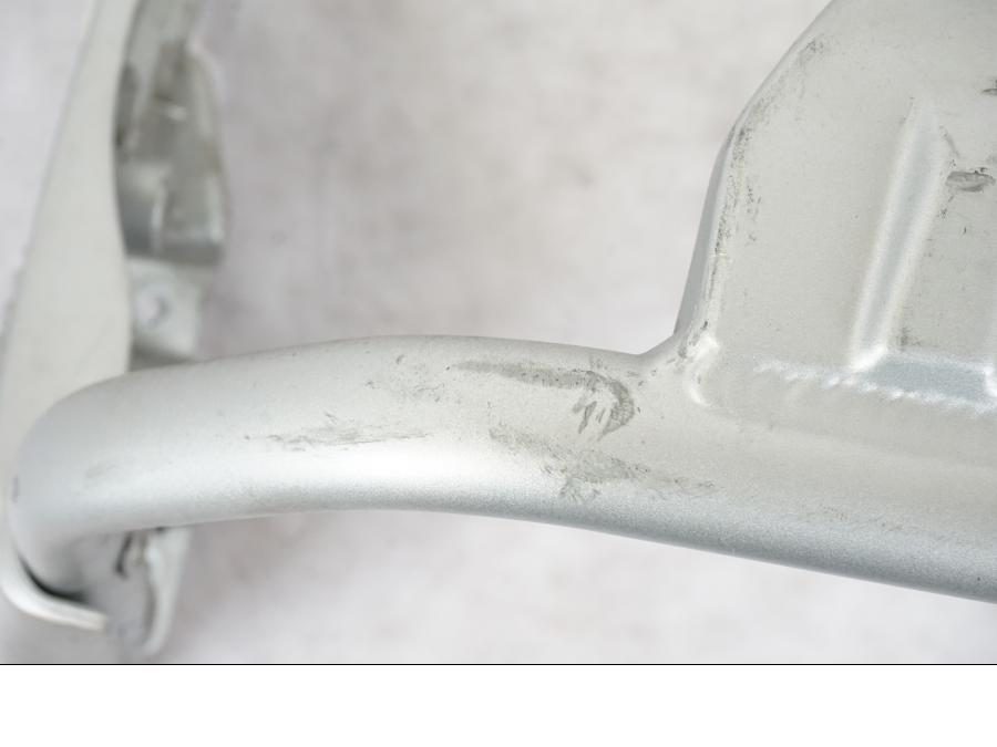 Baksidan på Vindrutefäste från en BMW R 1200 GSA -2012 motorcykel.