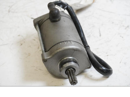 Framsidan på Startmotor från en Honda CB 1300 F -2004 motorcykel.