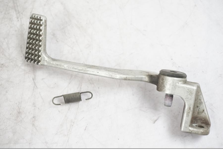 Framsidan på Bromspedal från en Triumph Tiger -2009 motorcykel.