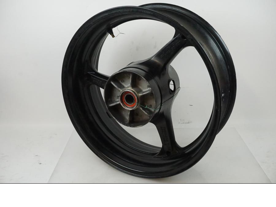 Baksidan på Fälg från en Honda CBR 1000 -2005 motorcykel.