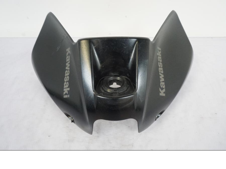 Framsidan på Bensintankskåpa från en Kawasaki ER-6N -2012 motorcykel.