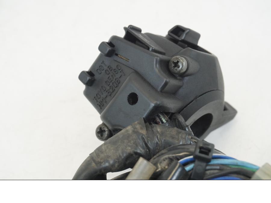 Extrabild1 på Styrelreglage från en Honda CB 750 -2002 motorcykel.