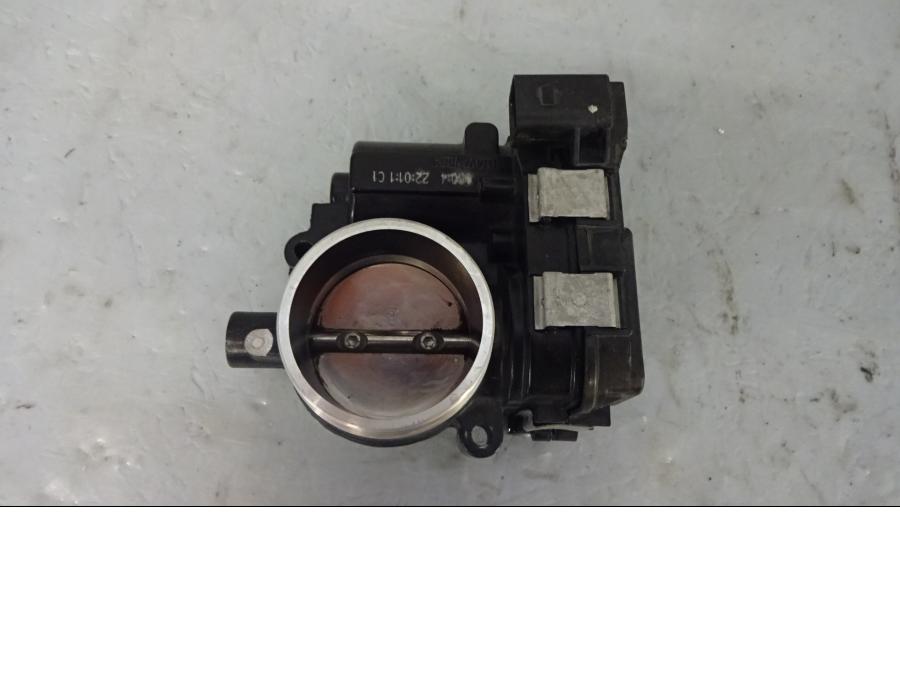 Framsidan på Spjällhus från en BMW R 1200 GSA -2014 motorcykel.