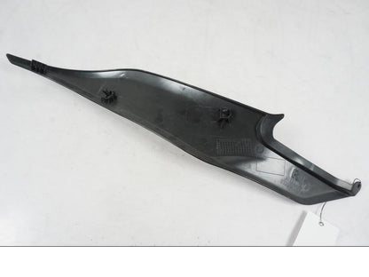 Vänster sida på Bensintankskåpa från en Kawasaki ER-6N ABS -2010 motorcykel.