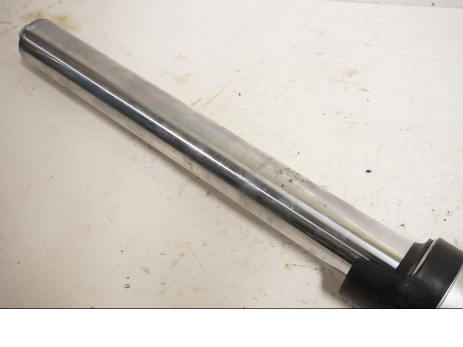 Höger sida på Gaffelben från en Honda CBR 600 RR -2003 motorcykel.