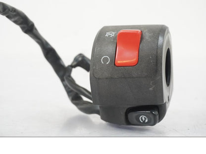 Vänster sida på Styrelreglage från en Kawasaki ER-6F -2010 motorcykel.