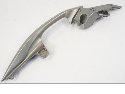 Snett uppifrån på Passagerarhandtag från en Honda NT 700 -2008 motorcykel.