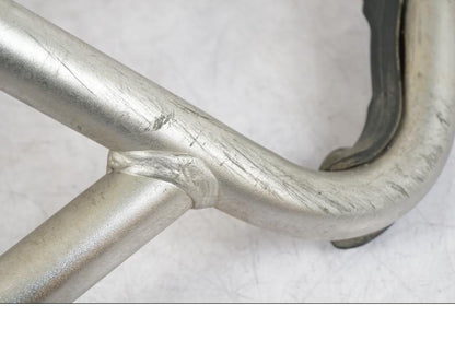 Snett uppifrån på Motorskyddsbåge från en BMW R 1250 GSA -2024 motorcykel.