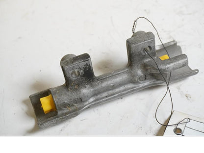 Framsidan på Bromsfördelare från en Honda VF 750 C -1983 motorcykel.