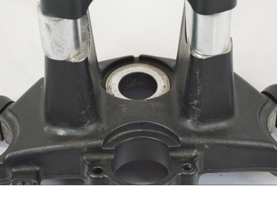 Baksidan på Gaffelkrona från en Honda NT 700 -2008 motorcykel.