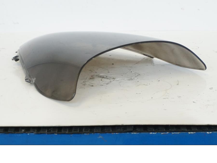 Extrabild1 på Vindruta från en Kawasaki ZR-7 -2001 motorcykel.