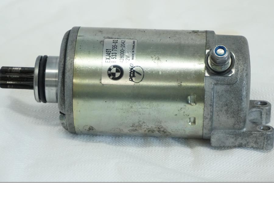 Framsidan på Startmotor från en BMW K 1600 -2015 motorcykel.