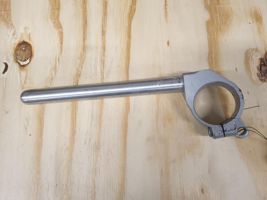 Framsidan på Styre från en Hyosung GT 650 -2006 motorcykel.