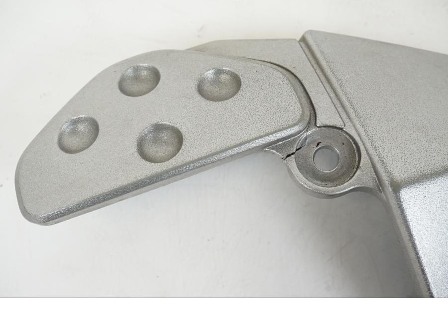 Höger sida på Ramskydd från en Kawasaki Z 750 -2006 motorcykel.