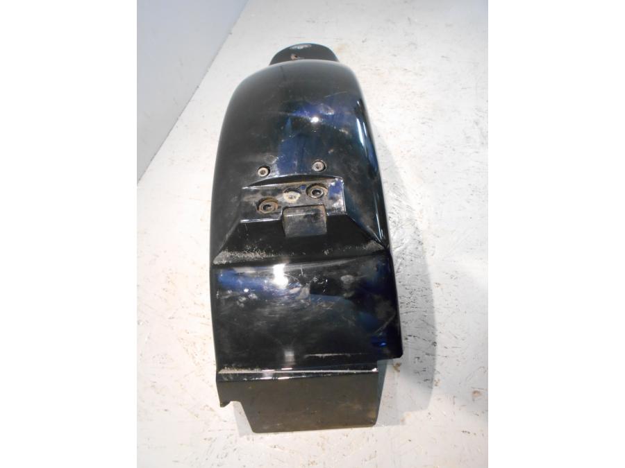 Vänster sida på Bakskärm från en Suzuki VZ 800 -2000 motorcykel.