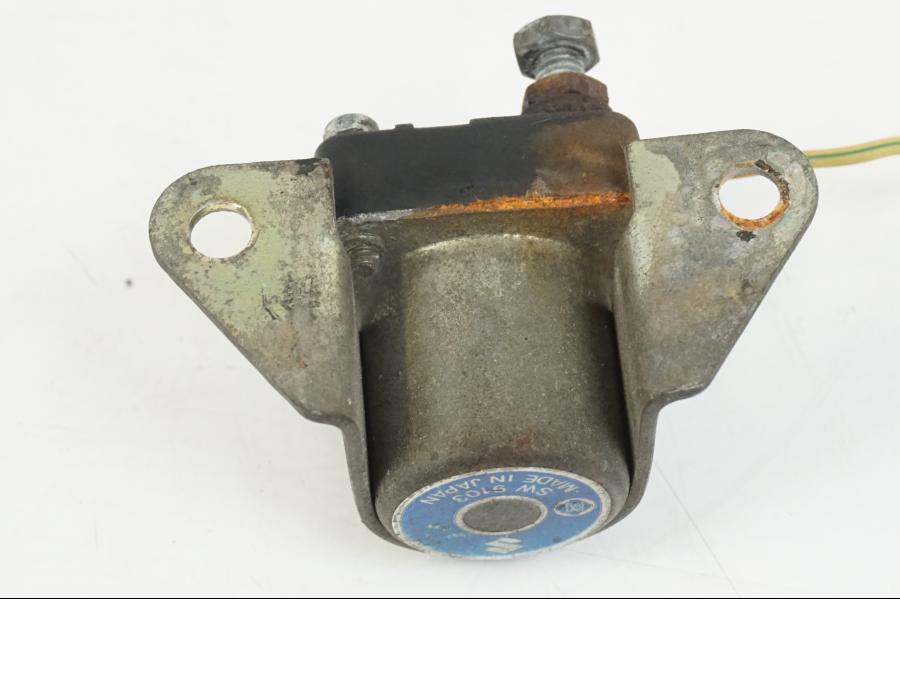 Snett nerifrån på Startrelä från en Suzuki GS 1000 -1978 motorcykel.