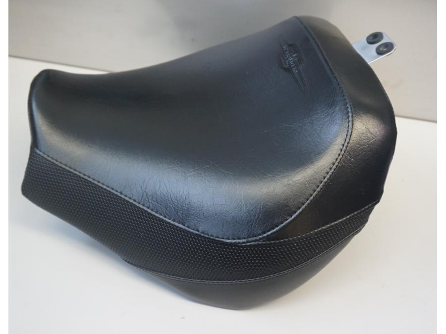 Baksidan på Sadel från en Suzuki VZ 800 -2009 motorcykel.