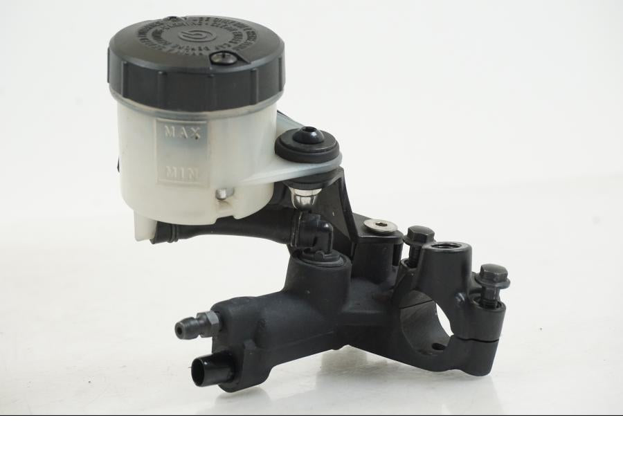 Snett uppifrån på Bromshuvudcylinder från en Aprilia Tuono V4R -2011 motorcykel.