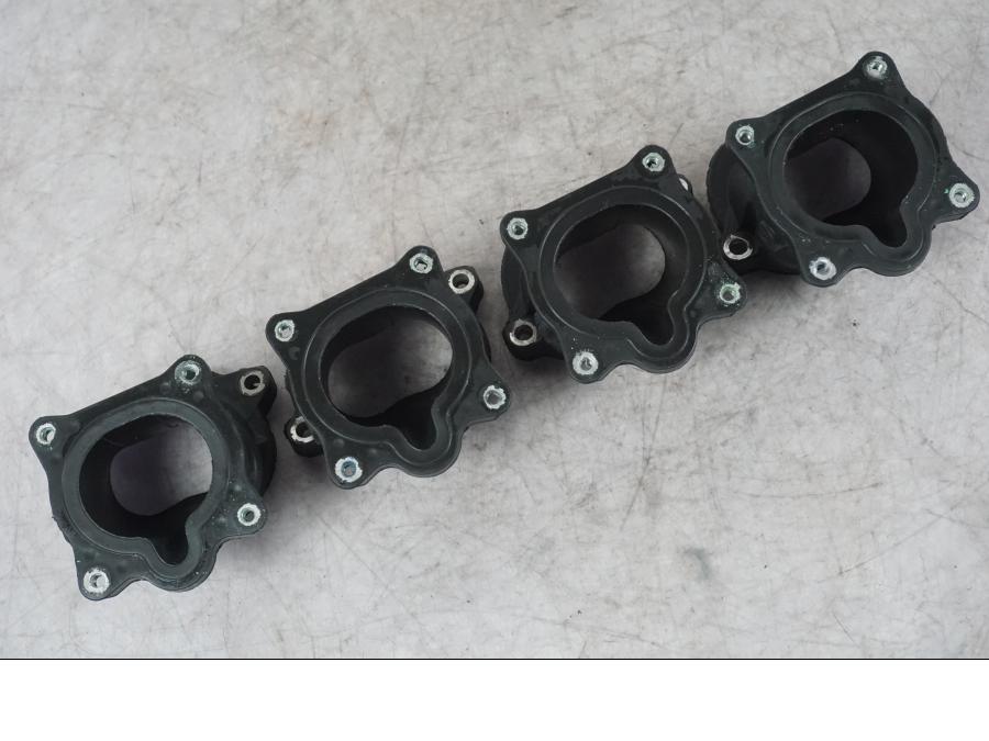 Vänster sida på Insugsgummi från en Ducati Multistrada V4 -2024 motorcykel.