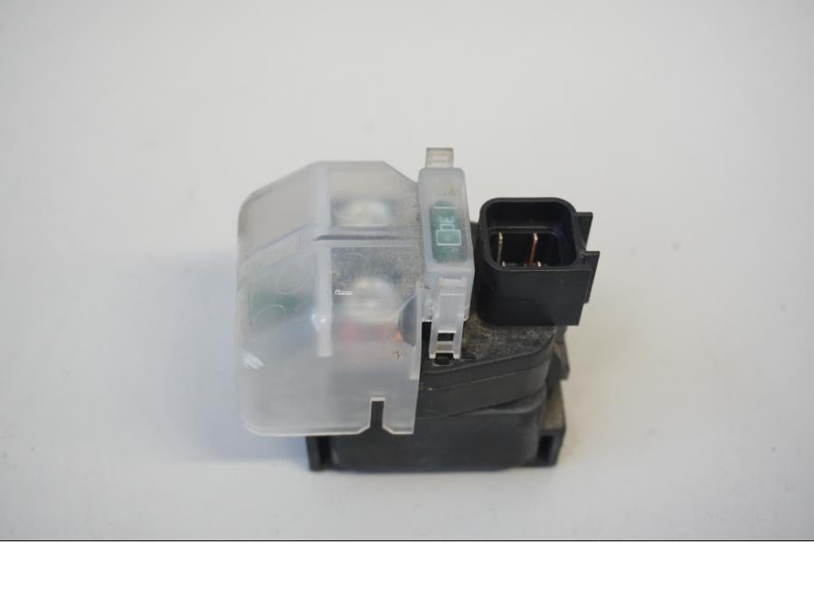 Framsidan på Startrelä från en Suzuki SFV 650 A Gladius -2012 motorcykel.