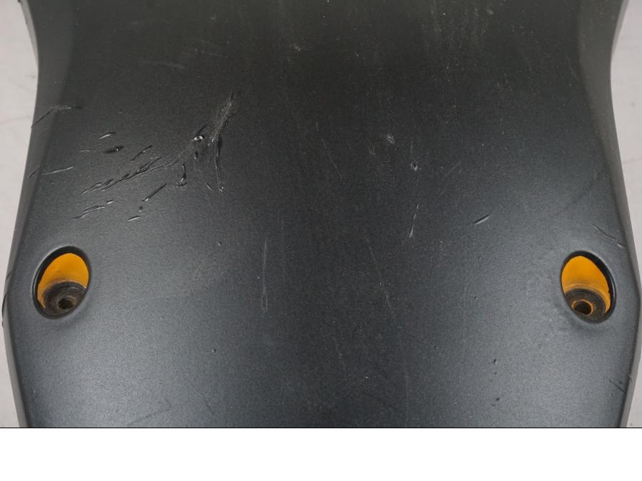 Vänster sida på Bensintankskåpa från en BMW F 800 GS -2008 motorcykel.