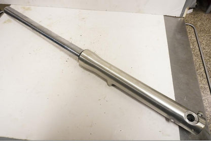 Framsidan på Gaffelben från en Honda VT 1100 C -1997 motorcykel.