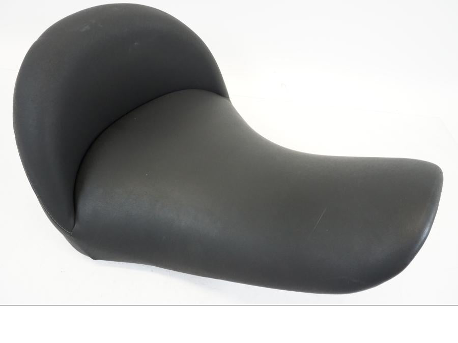 Vänster sida på Sadel från en BMW K 1200 LT -2004 motorcykel.