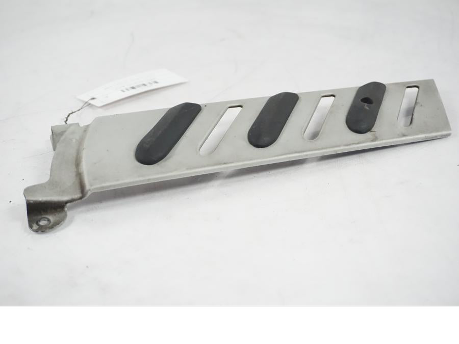 Baksidan på Ramskydd från en BMW F 650 CS -2002 motorcykel.