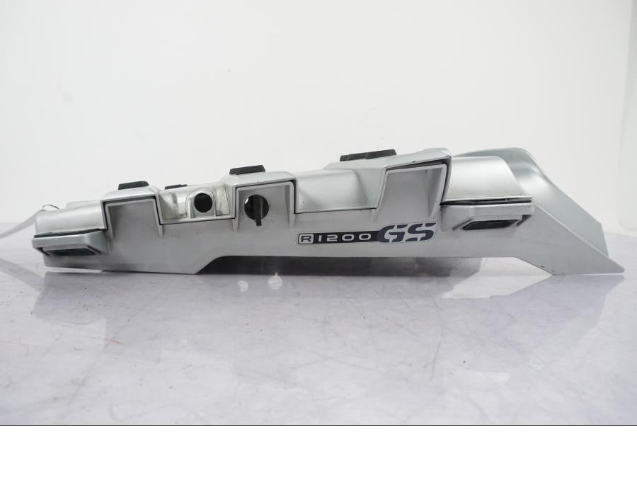 Vänster sida på Sadelfäste från en BMW R 1200 GS -2005 motorcykel.