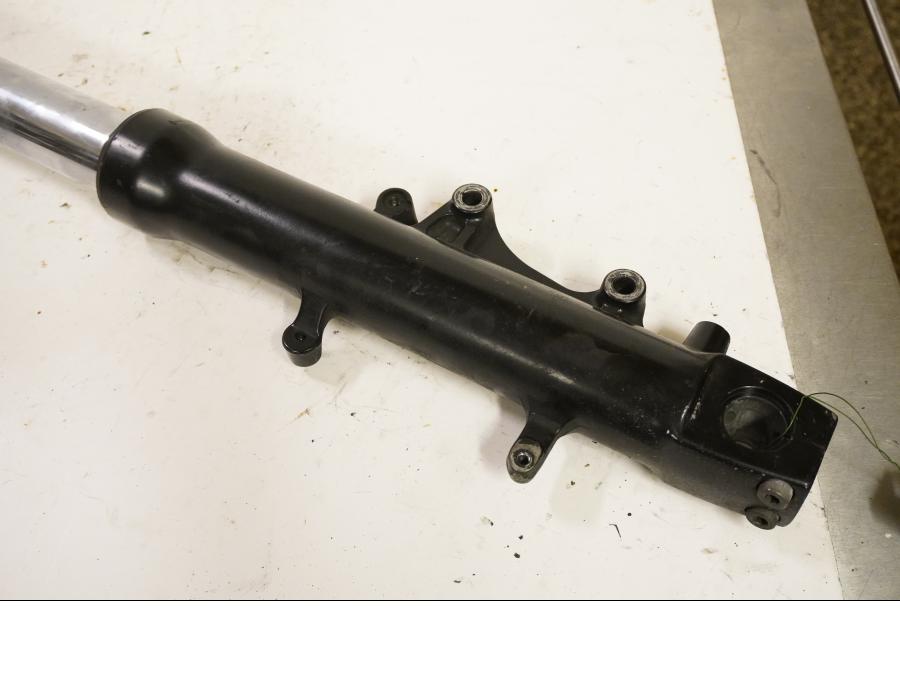 Baksidan på Gaffelben från en Kawasaki ZX-9R -1998 motorcykel.