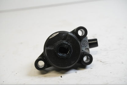 Baksidan på Kopplingslavcylinder från en Ducati Desert X -2022 motorcykel.