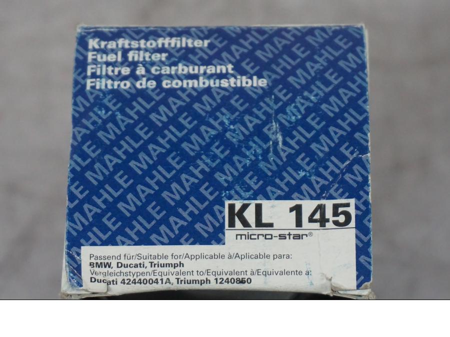 Baksidan på Bensinfilter från en BMW R 1150 GS/A -2002 motorcykel.