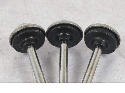 Vänster sida på Skruv / Mutter etc från en BMW R 1200 GS -2018 motorcykel.