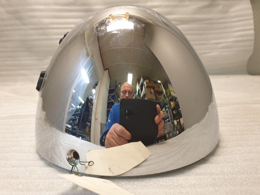 Baksidan på Strålkastarhus från en Suzuki VL 1500 -2006 motorcykel.